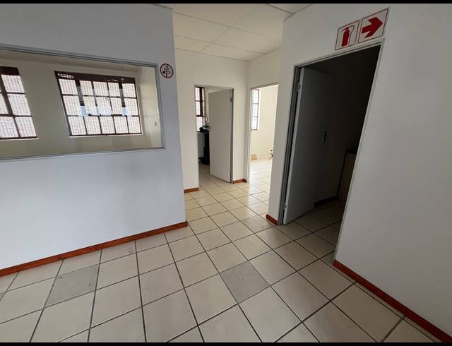 183M² OFFICE TO LET IN PAARDEN EILAND